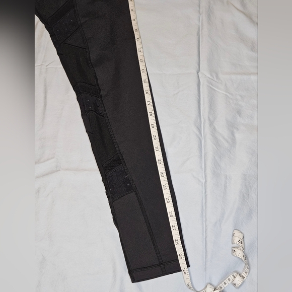G1. Lululemon Just Breathe Mesh Pant in Black - Approx Size 8 - Picture 10 of 11